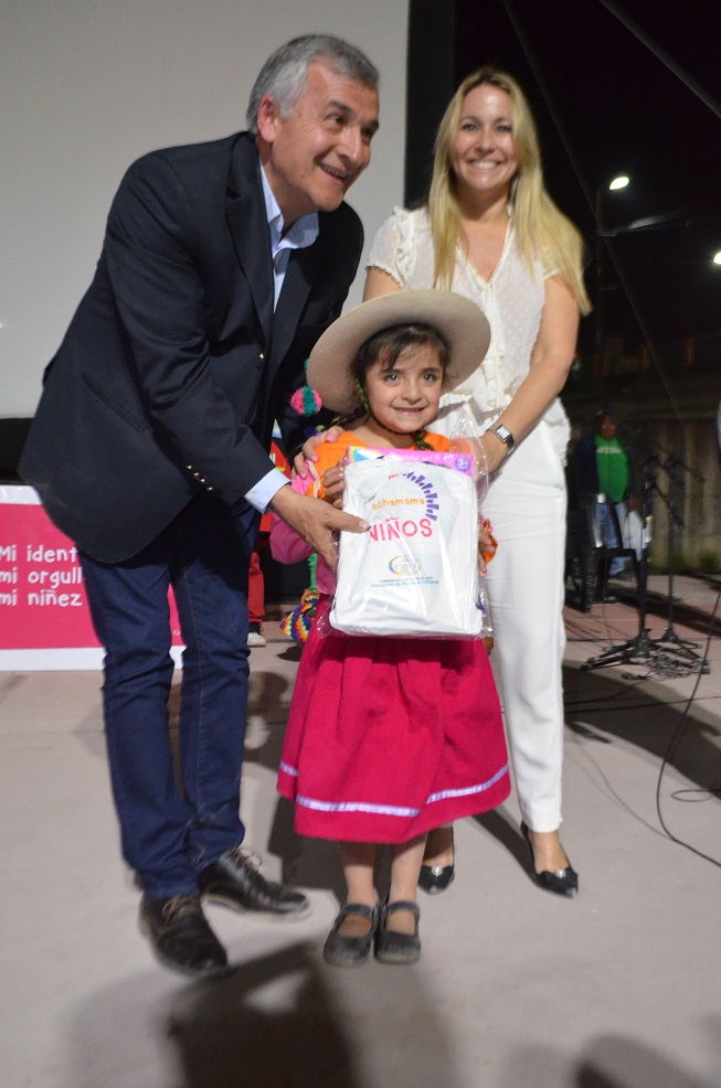  Gerardo Morales y Tulia Snopek, con la pequeña Elunei Martín, de la comunidad de CIPAQUI
