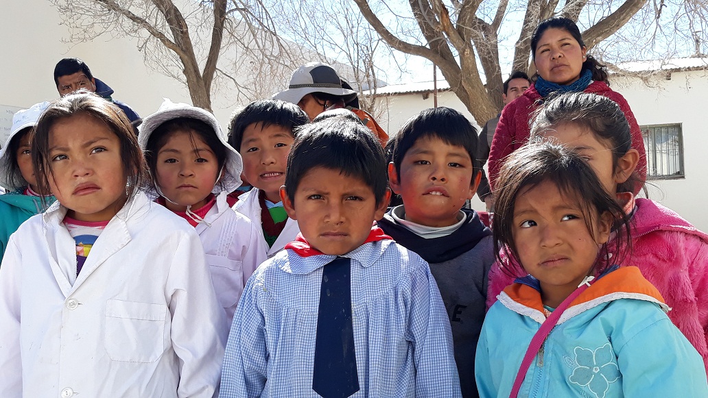 Niños de la escuela primaria de Tusaquillas.